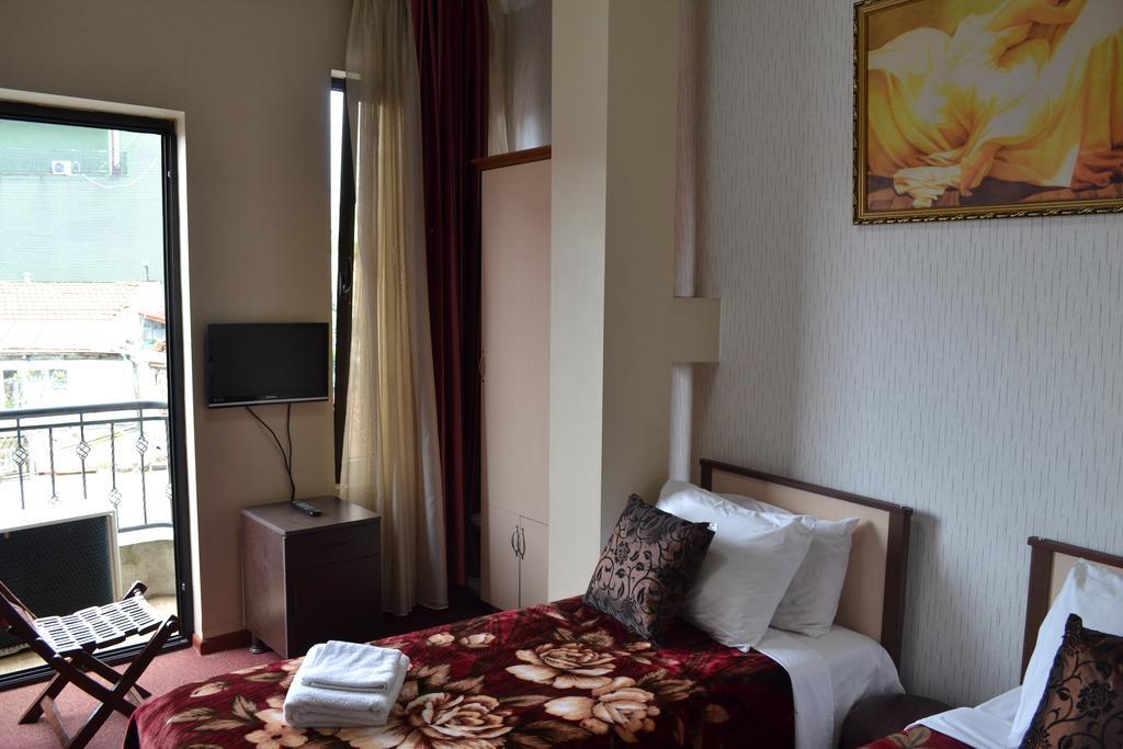Hotel Elite House Батуми Екстериор снимка