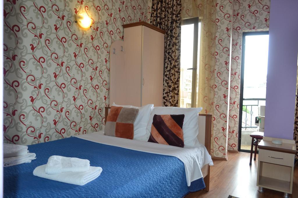 Hotel Elite House Батуми Екстериор снимка